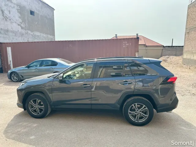Toyota RAV 4 2021 · 2.5 MT