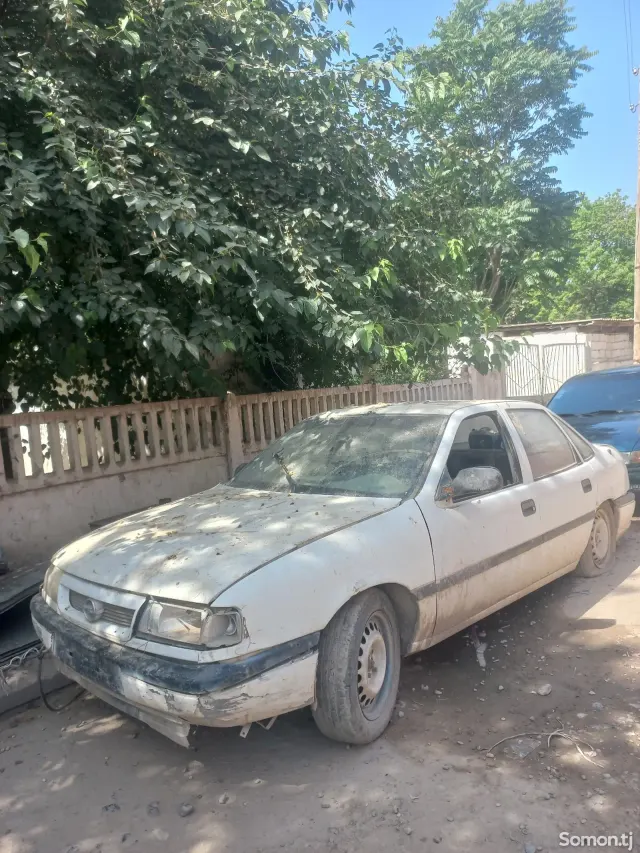 Opel Vectra A 1993 · 1.6 MT