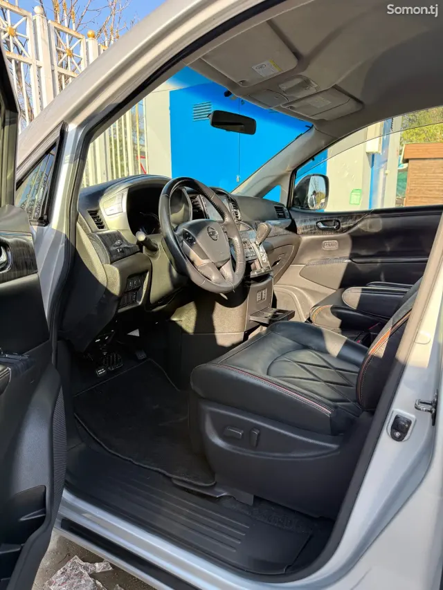 Nissan Elgrand 2014 · 2.5 AT