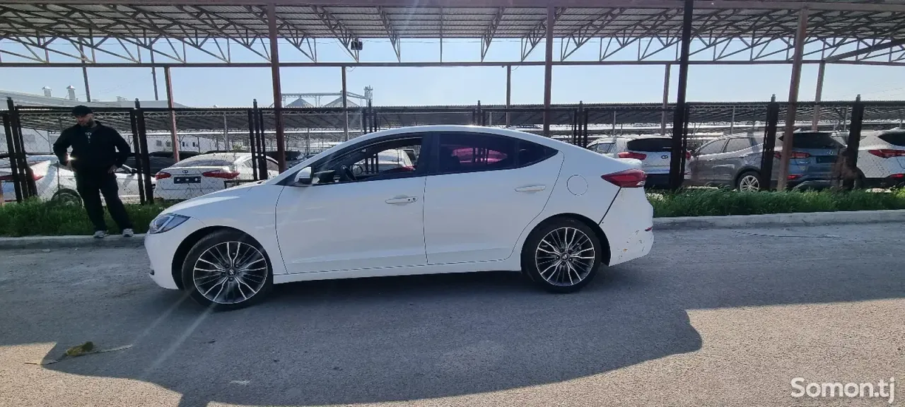 Hyundai Avante 2016 · 1.6 AT
