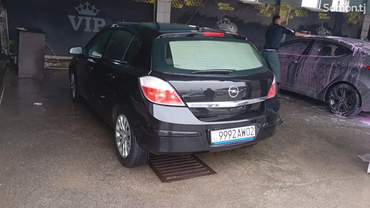 Opel Astra H 2006 · 1.6 MT
