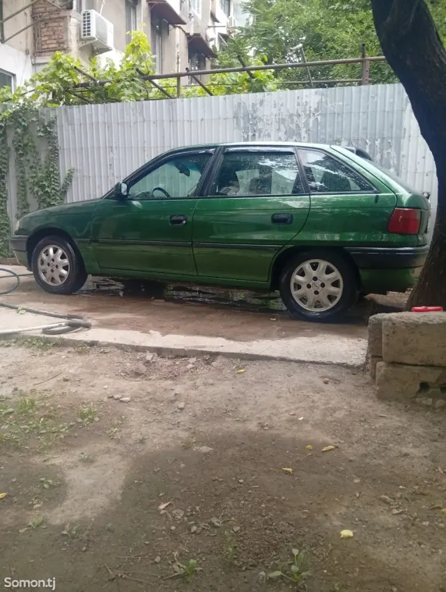 Opel Astra F 1996 · 1.6 MT