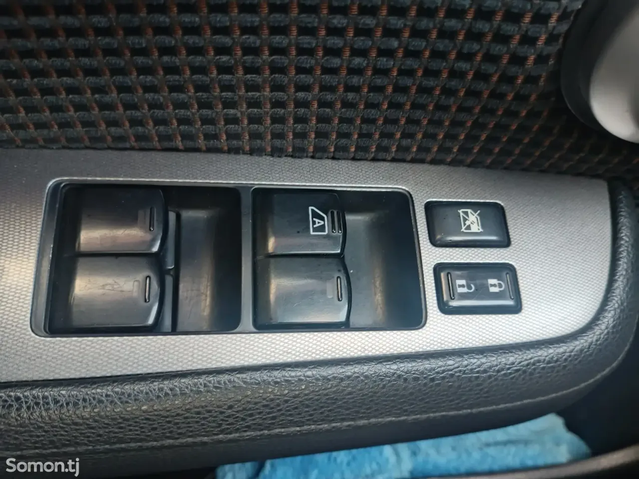 Nissan Tiida 2010 · 1.6 MT