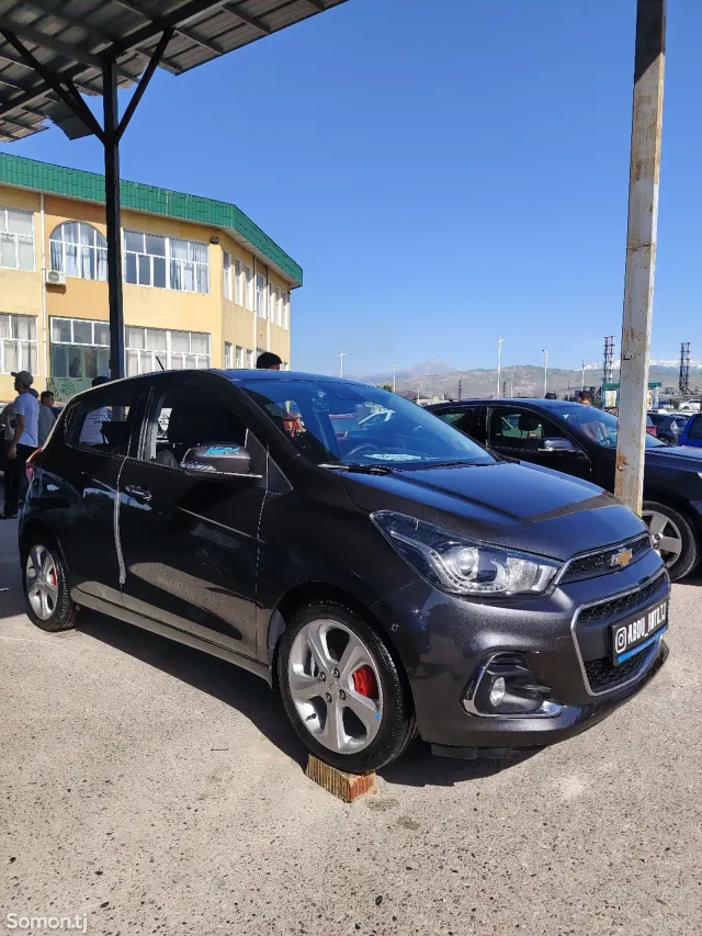 Chevrolet Spark 2015 · 1.0 AT