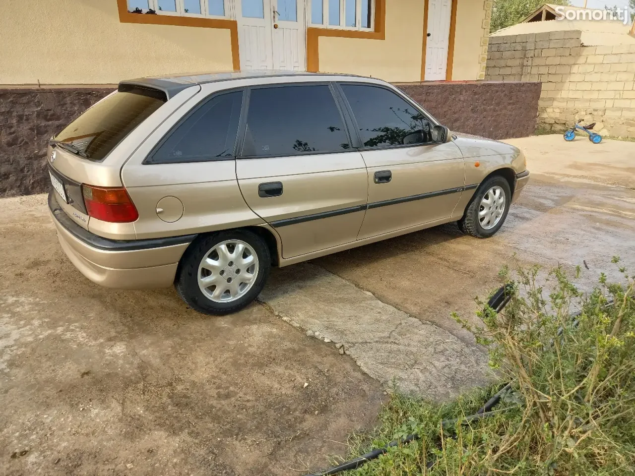 Opel Astra F 1997 · 1.6 MT