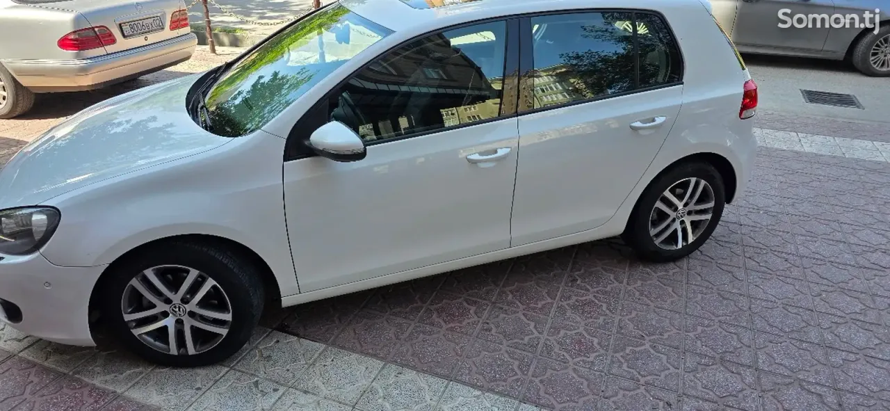 Volkswagen Golf 2010 · 2.0 AT