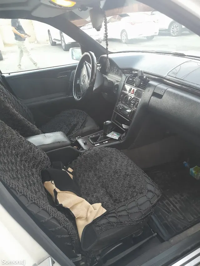 Mercedes-Benz E class 1996 · 2.2 MT
