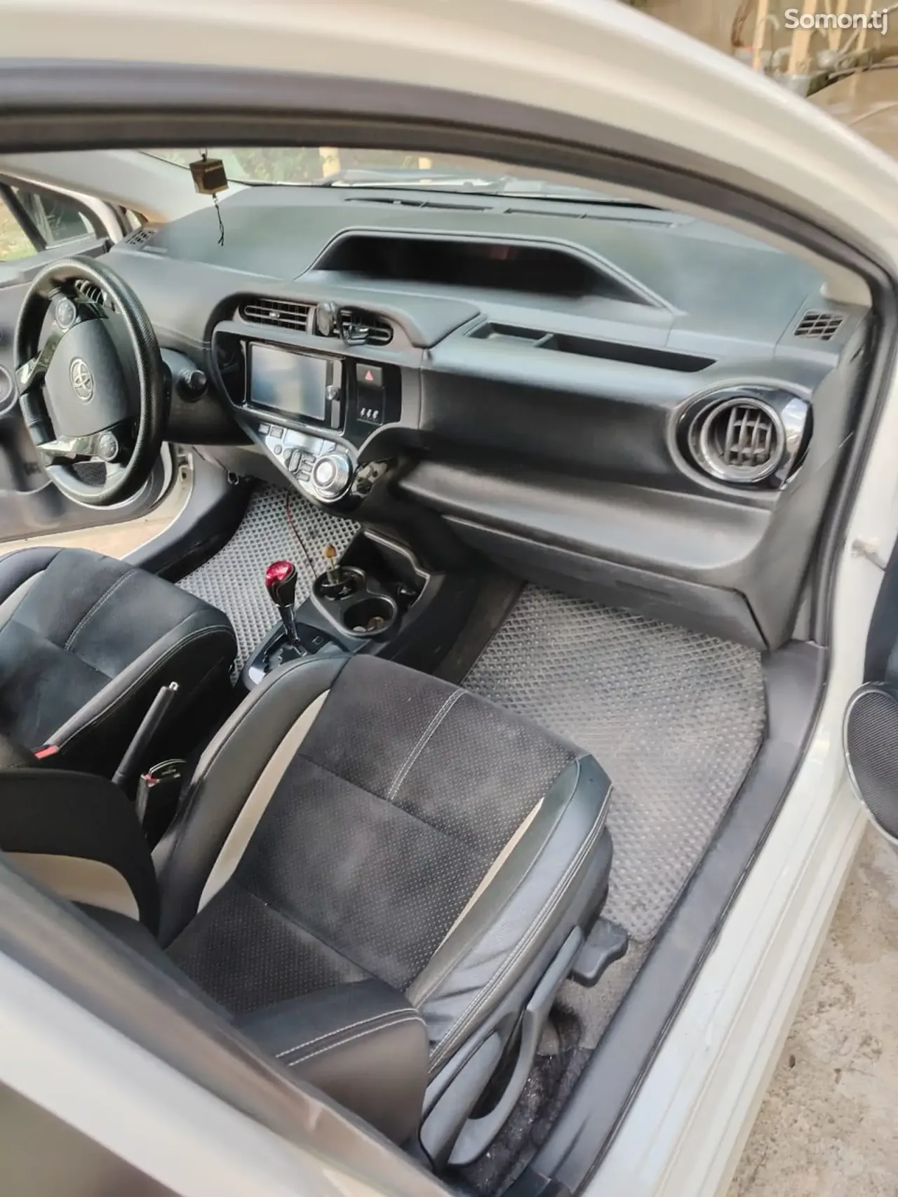 Toyota Aqua 2014 · 1.5 AT