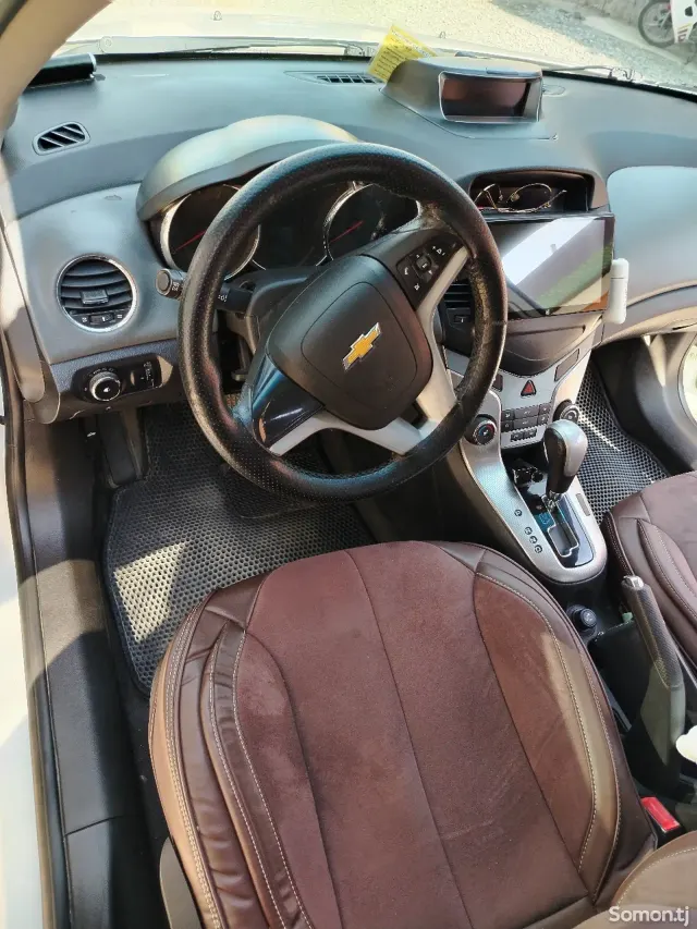 Chevrolet Cruze 2011 · 1.8 AT