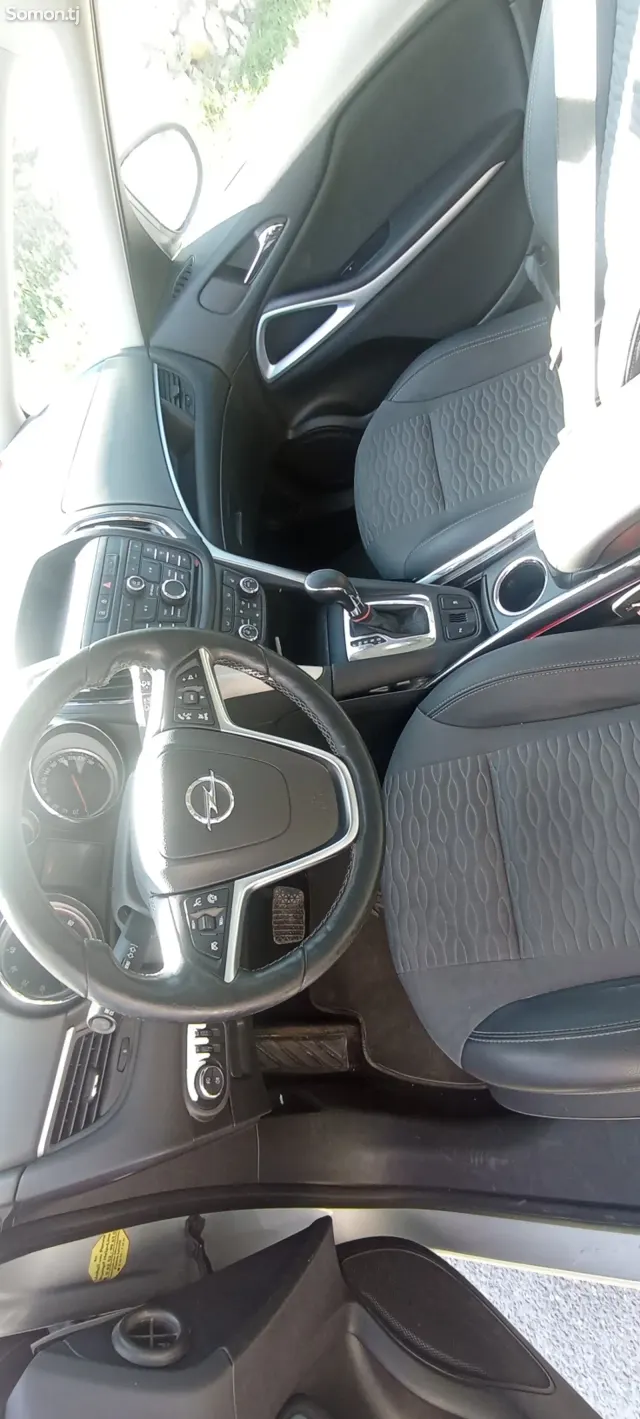 Opel Zafira 2015 · 1.4 AT
