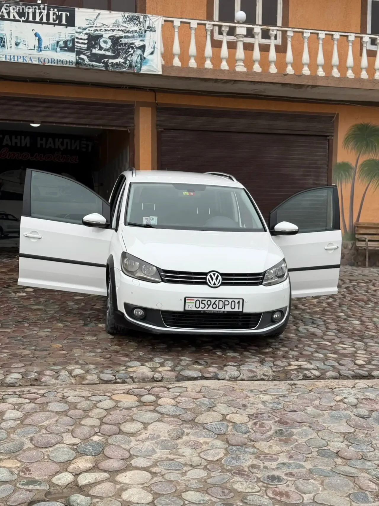 Volkswagen Touran 2012 · 1.4 AT
