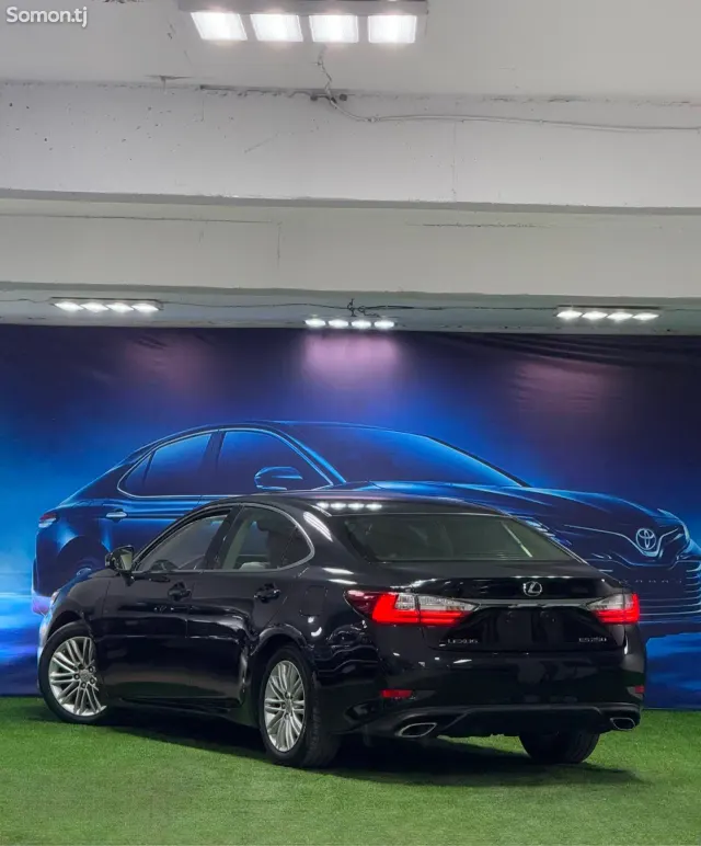 Lexus ES series 2016 · 2.5 AT
