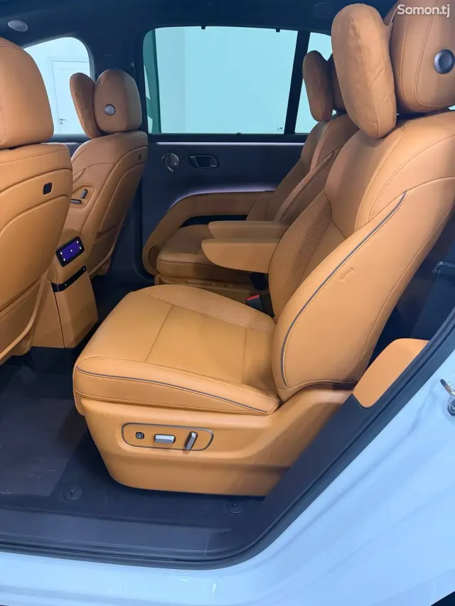 Li Auto (Lixiang) i8 2025 · AT