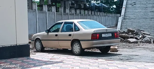Opel Vectra A 1995 · 1.6 MT