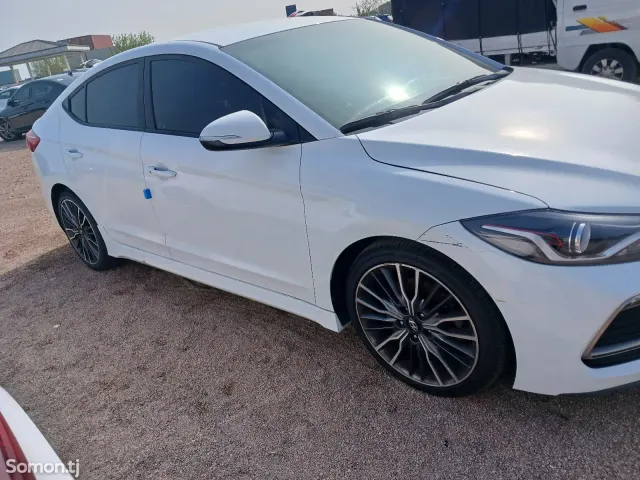 Hyundai Avante 2016 · 1.6 AT