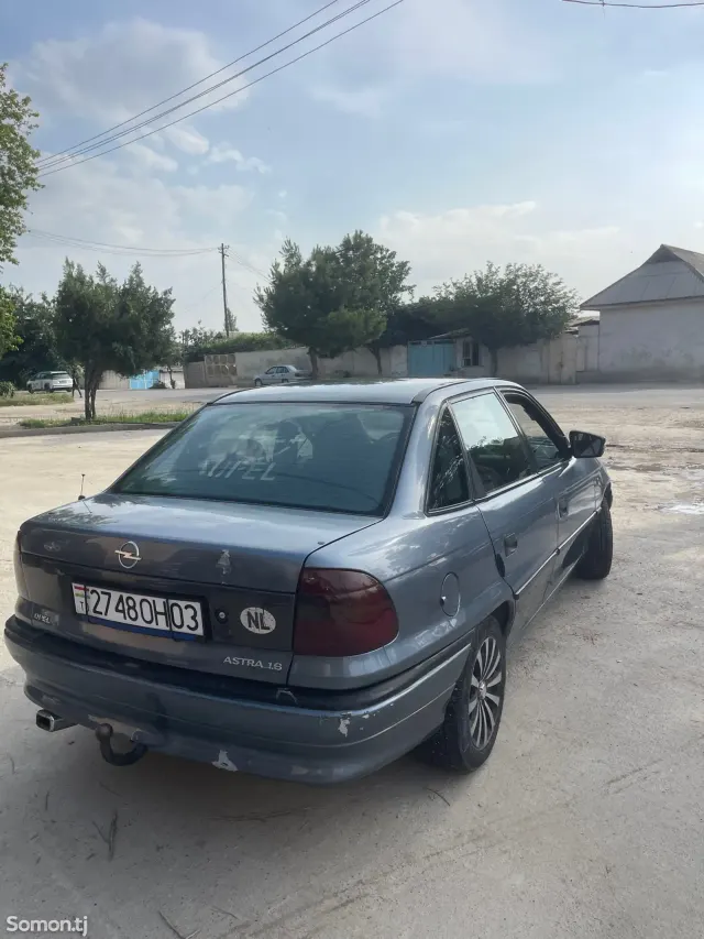 Opel Astra F 1997 · 1.6 MT