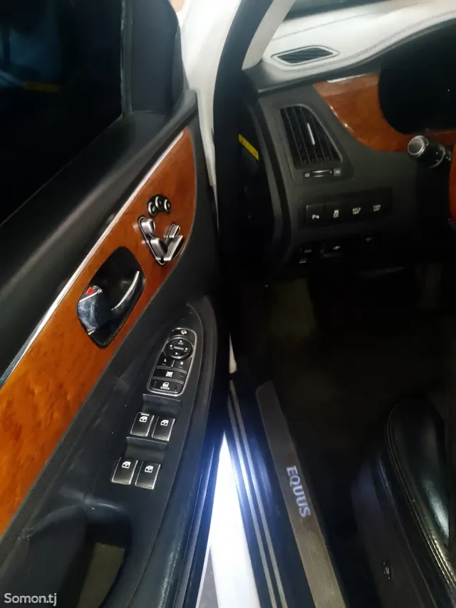 Mercedes-Benz S class 2010 · 4.6 AT