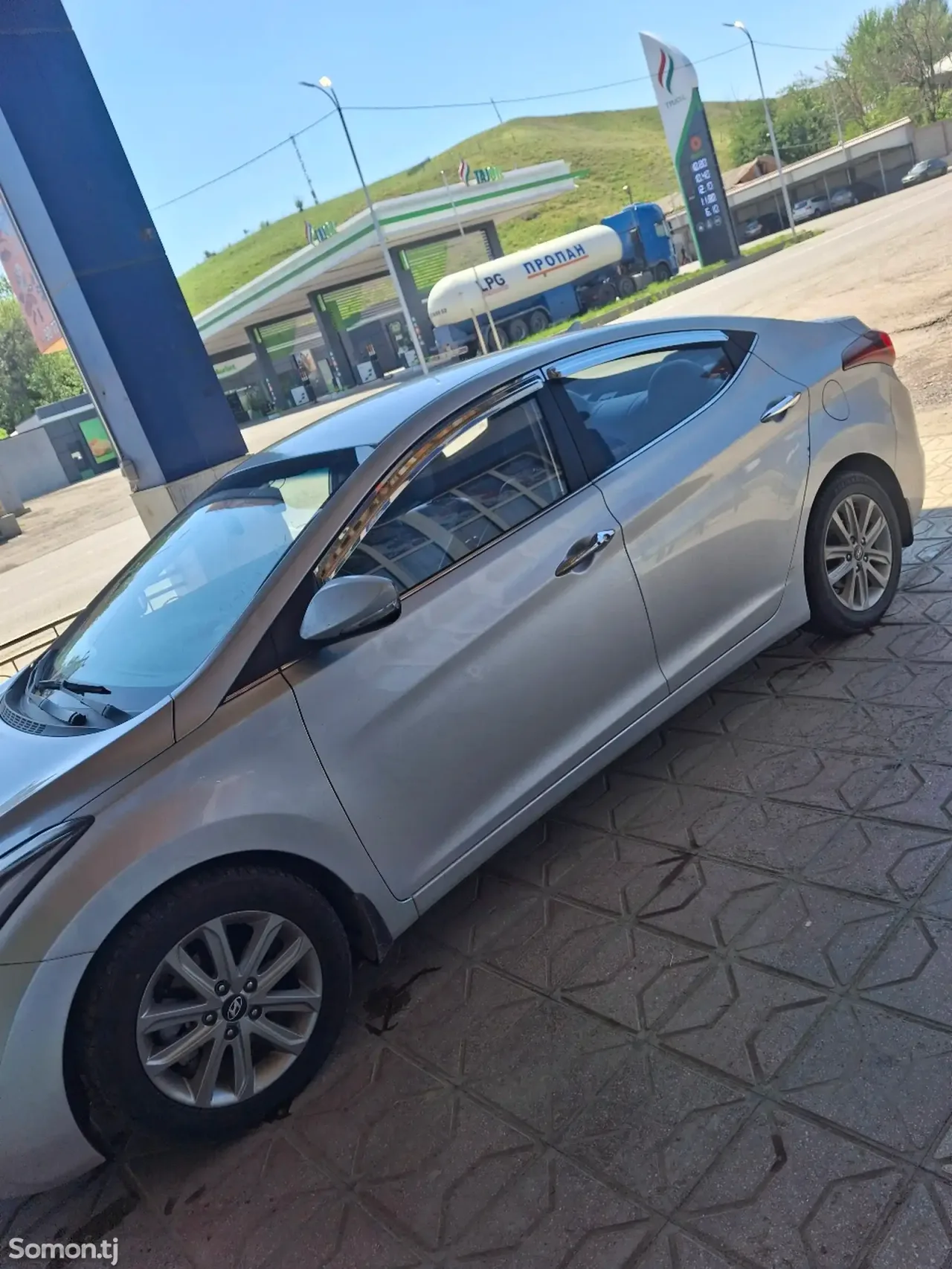 Hyundai Avante 2014 · 1.6 AT