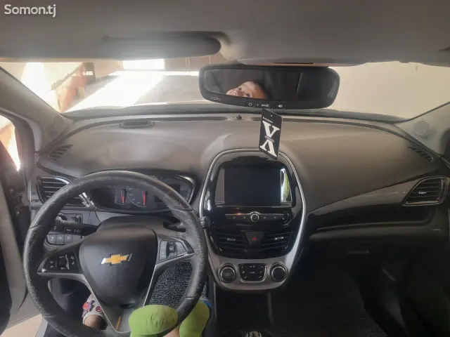 Chevrolet Spark 2015 · 1.2 AT