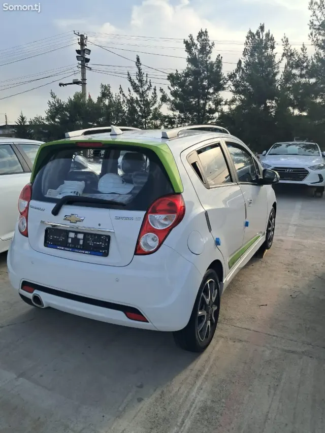 Chevrolet Spark 2014 · 1.1 AT