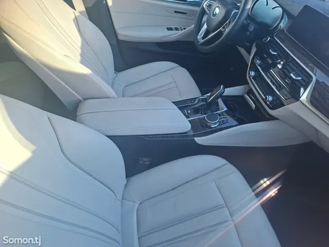 BMW 5 series 2017 · 2.0 AT