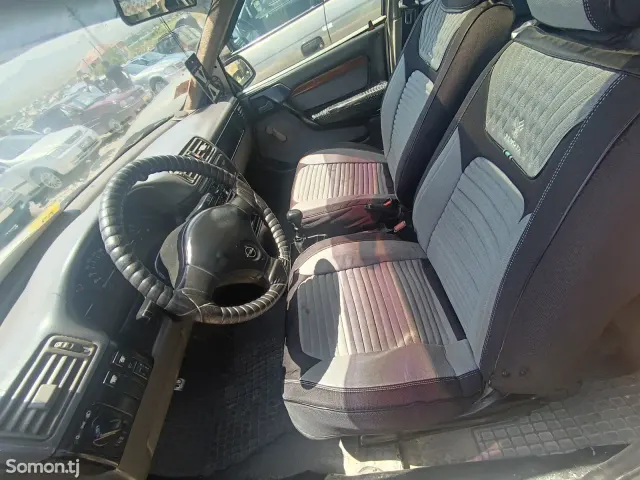 Opel Vectra A 1992 · 1.8 MT
