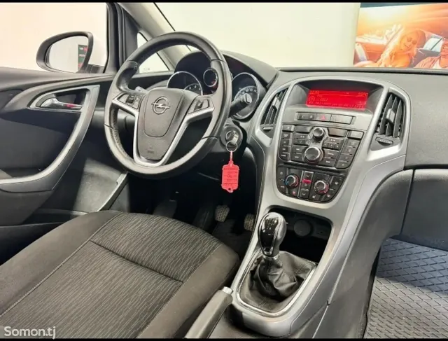 Opel Astra J 2014 · 1.6 MT