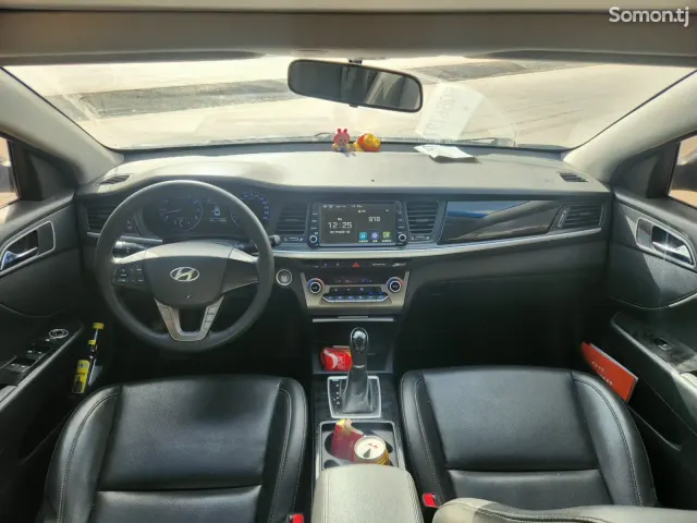 Hyundai Sonata 2016 · 1.8 AT