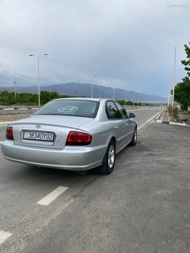 Hyundai Sonata 2002 · 2.0 MT