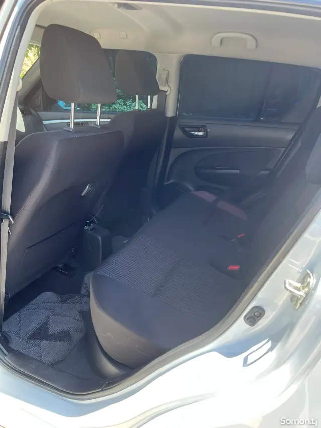 Suzuki Swift 2011 · 1.3 AT