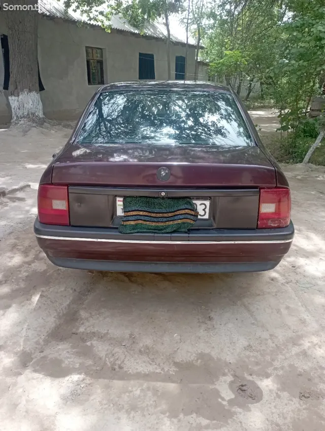 Opel Vectra A 1992 · 1.8 MT