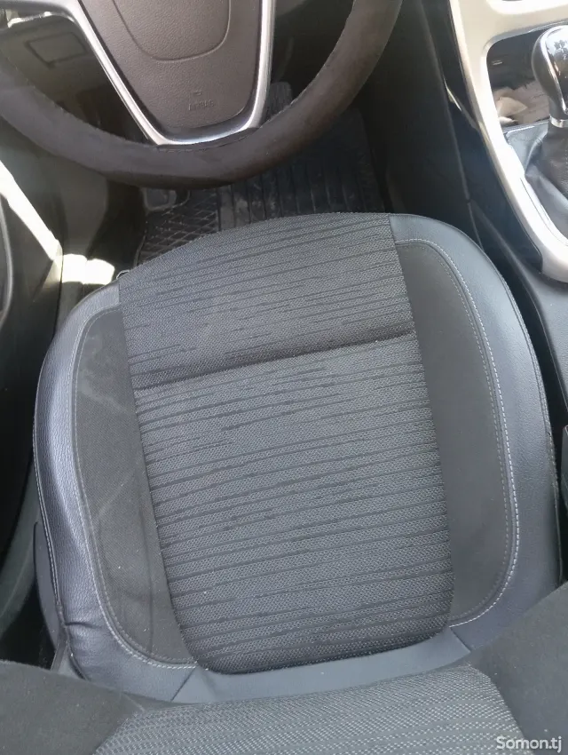 Opel Astra J 2015 · 1.4 MT