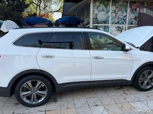 Hyundai Santa Fe 2015 · 3.3 AT