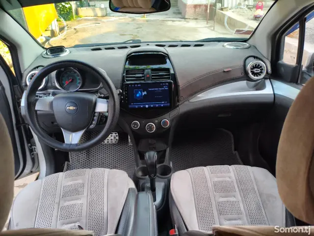 Chevrolet Spark 2014 · 1.1 AT