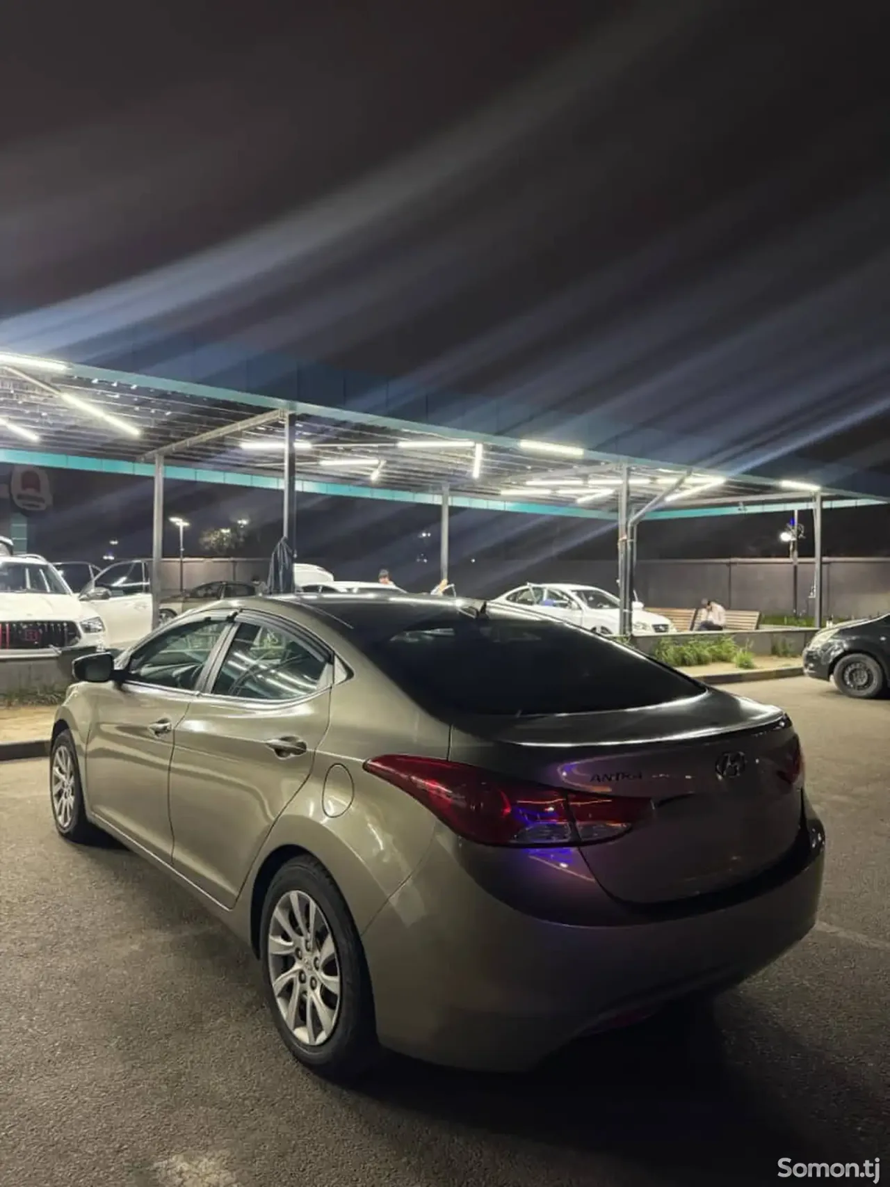 Hyundai Elantra 2011 · 1.8 AT