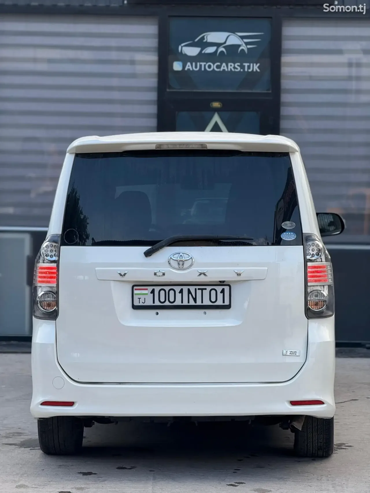 Toyota Voxy 2007 · 1.8 AT