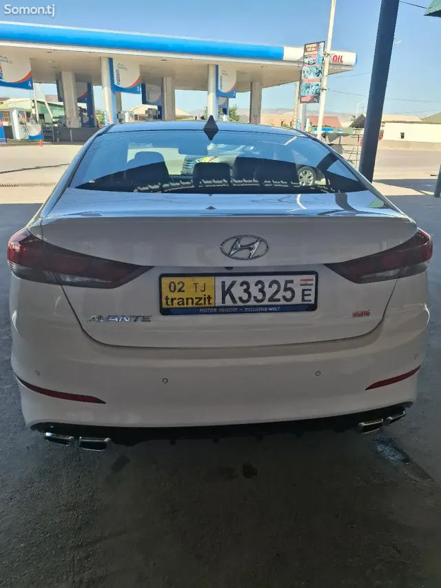 Hyundai Avante 2015 · 1.6 AT