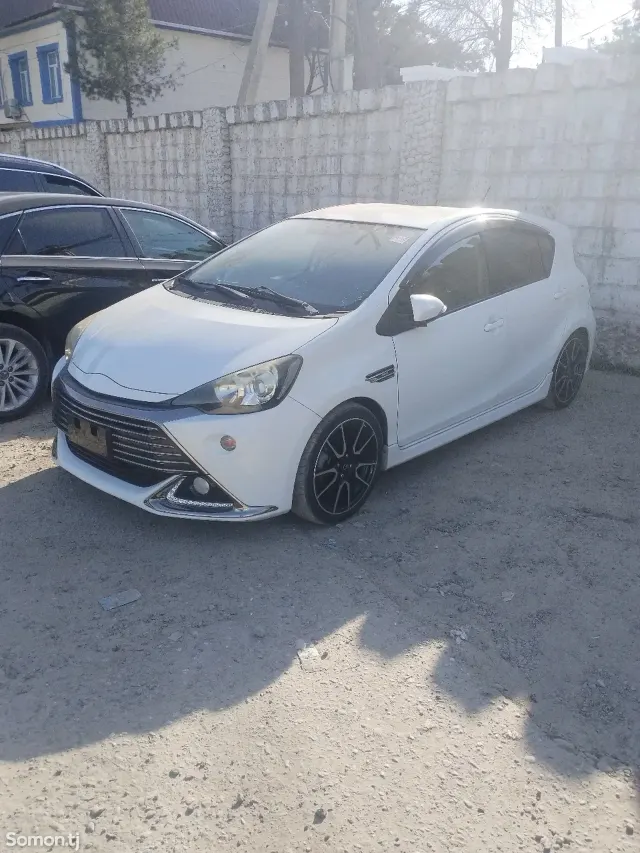 Toyota Aqua 2014 · 1.5 AT