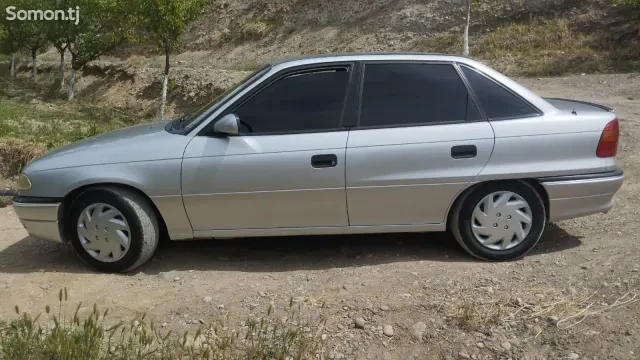 Opel Astra F 1993 · 1.6 MT
