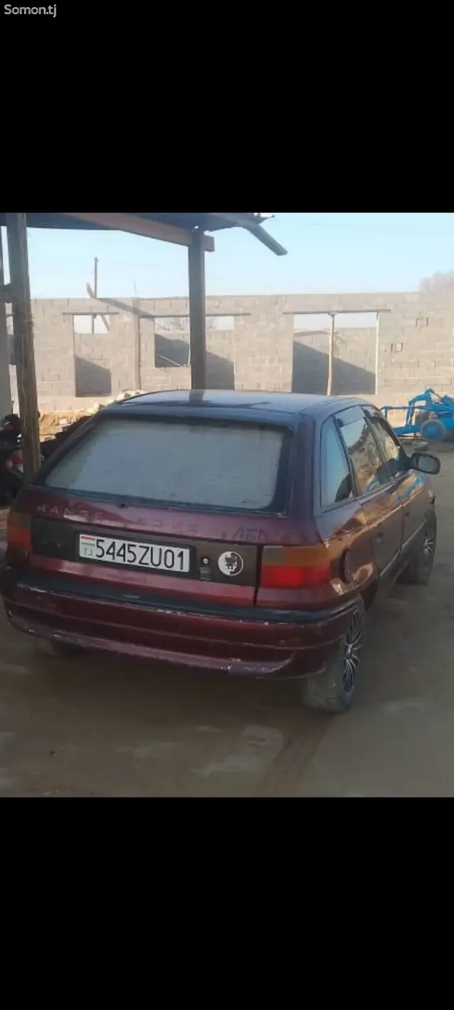 Opel Astra F 1993 · 1.6 MT