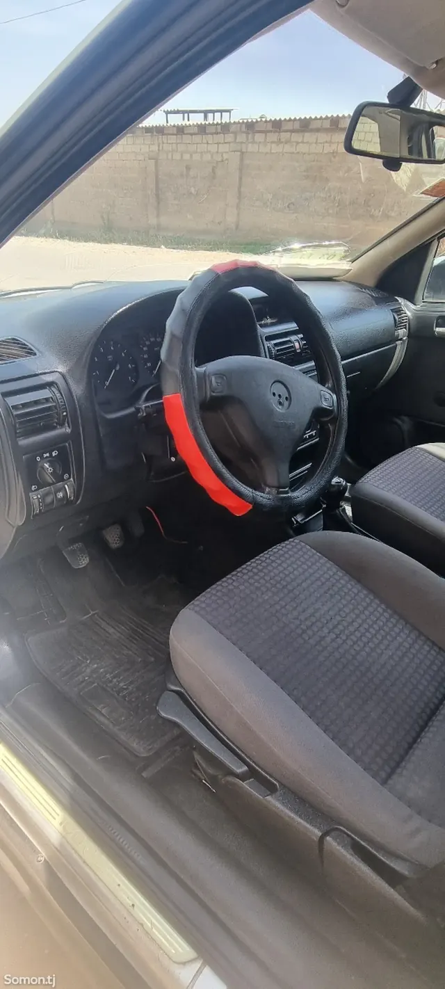 Opel Astra G 1999 · 1.6 MT