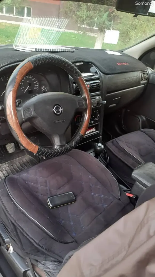 Opel Astra G 1998 · 1.6 MT