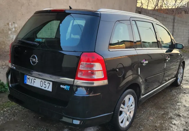 Opel Zafira 2009 · 1.6 MT