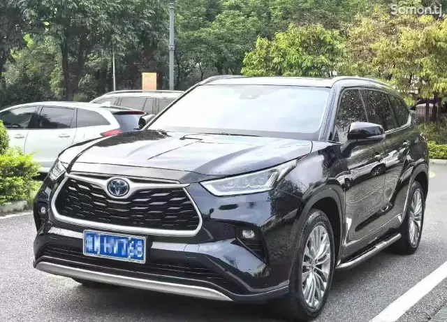 Toyota Highlander 2022 · 2.5 AT