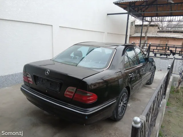 Mercedes-Benz E class 2000 · 2.0 AT