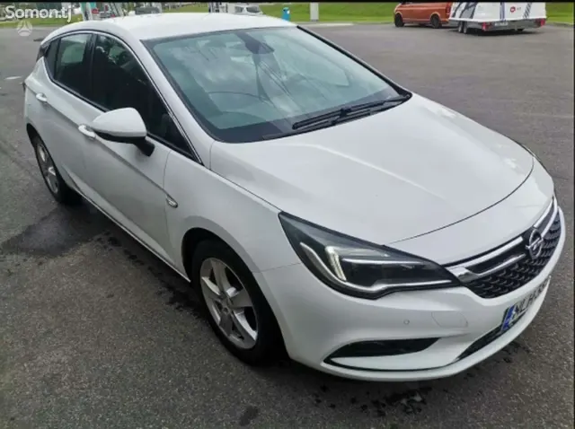 Opel Astra K 2016 · 1.0 MT