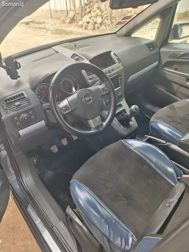 Opel Zafira 2006 · 1.8 MT