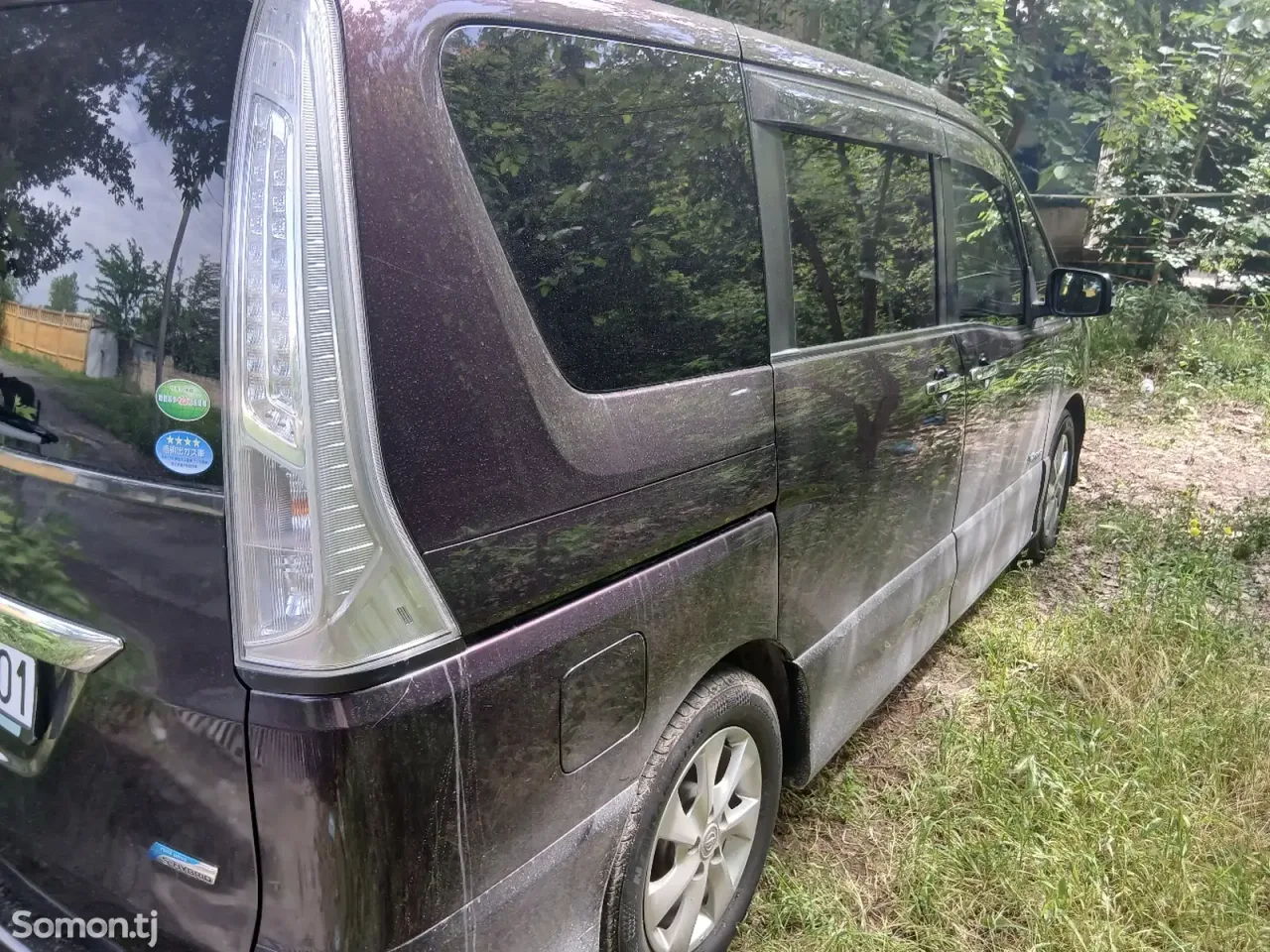 Nissan Serena 2014 · AT