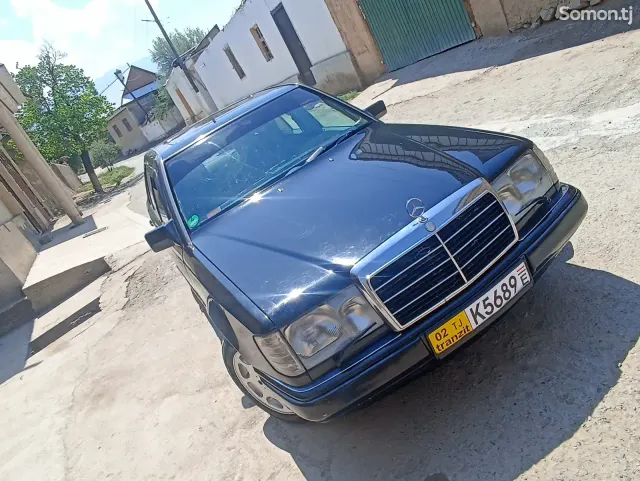 Mercedes-Benz W124 1991 · 2.0 MT
