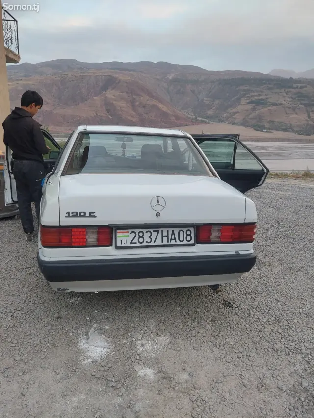 Mercedes-Benz W124 1991 · 2.2 MT